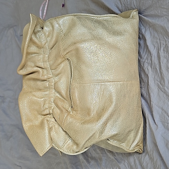 HOBO International Caliber in pearled silver metallic leather - Picture 5 of 16